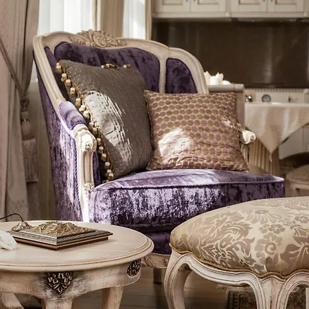 Boutique Classic In Center