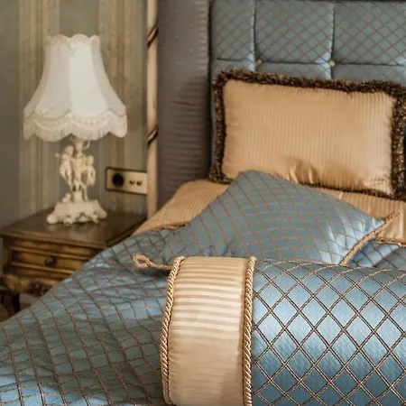 Boutique Classic In Center Apartment