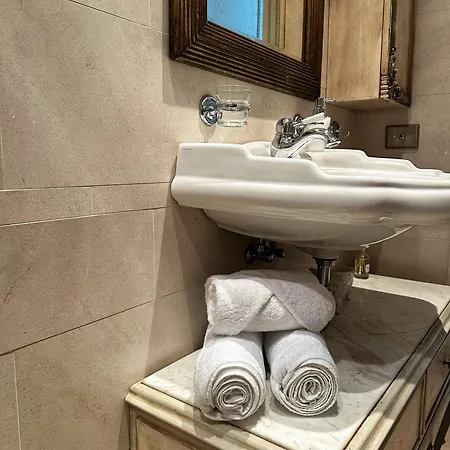 Boutique Classic In Center Apartment *