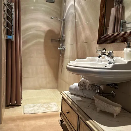 Boutique Classic In Center Apartment *