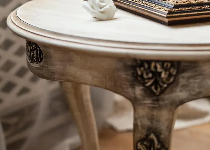 Boutique Classic In Center